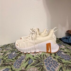 Nike Metcon Cream and Tan Athletic Shoes